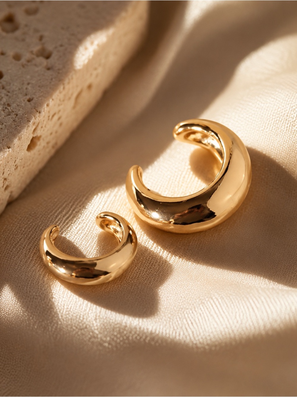 Gold Tone Asymmetrical Chunky Ear Cuff Set No Piercing - Picture 2 of 4